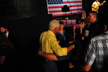Şarkıcı Jon Bon Jovi, 5 Kasım 2016 'da St. Petersburg Florida' da Devlet Street Theater in Support of HIllary Clinton 'ın Başkan İhalesi' nde sahne alıyor.