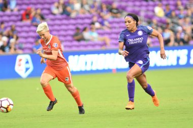Orlando Pride, 22 Nisan 2018 'de Florida, Orlando' daki Exploria Stadyumu 'nda Houston Dash' e ev sahipliği yaptı..  