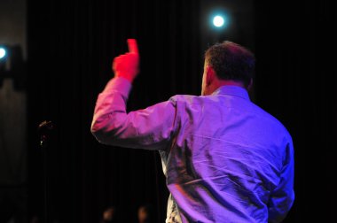 Şarkıcı Jon Bon Jovi, 5 Kasım 2016 'da St. Petersburg Florida' da Devlet Street Theater in Support of HIllary Clinton 'ın Başkan İhalesi' nde sahne alıyor.