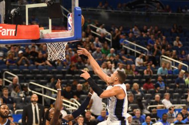 Orlando Magic 10 Ekim 2018 tarihinde Orlando Florda 'daki Amway Center' da Memphis Grizzilies 'e ev sahipliği yaptı..  