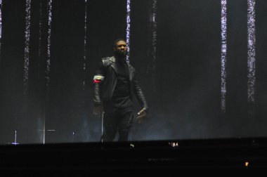 R & B Şarkıcısı Usher 12 Aralık 2015 'te Orlando Florida' daki Amway Center 'da sahne alacak..