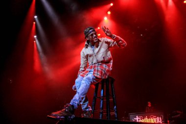 R & B Şarkıcısı Usher 12 Aralık 2014 'te Orlando Florida' daki Amway Center 'da sahne alacak..  