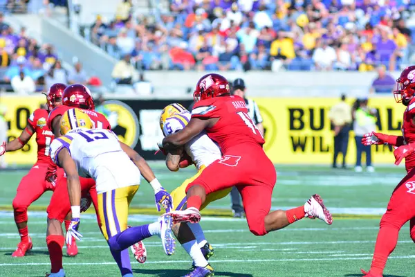 Lsu Enfrenta Louisville Durante 71St Citrus Bowl Camping World Stadium — Fotografia de Stock