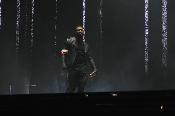 Singer Usher Performs Amway Center Orlando Florida December 2015 — Stock Photo, Image