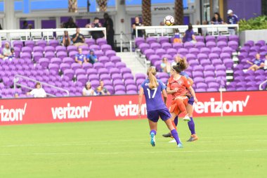 Orlando Pride, 22 Nisan 2018 'de Florida, Orlando' daki Exploria Stadyumu 'nda Houston Dash' e ev sahipliği yaptı.. 