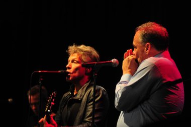 Şarkıcı Jon Bon Jovi, 5 Kasım 2016 'da St. Petersburg Florida' da Devlet Street Theater in Support of HIllary Clinton 'ın Başkan İhalesi' nde sahne alıyor.