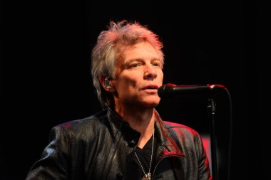 Şarkıcı Jon Bon Jovi, 5 Kasım 2016 'da St. Petersburg Florida' da Devlet Street Theater in Support of HIllary Clinton 'ın Başkan İhalesi' nde sahne alıyor.