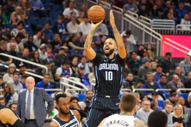 Orlando Magic oyuncusu Evan Fournier # 10, 28 Şubat 2020 tarihinde Orlando Florida 'da Amway Center' da üç sayı attı..  