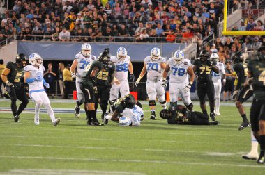 Kuzey Carolina 29 Aralık 2015 tarihinde Orlando Florida 'daki Kamp Dünya Stadyumu' nda oynanan Russell Atletizm Kupası 'nda Baylor ile karşılaşacak..