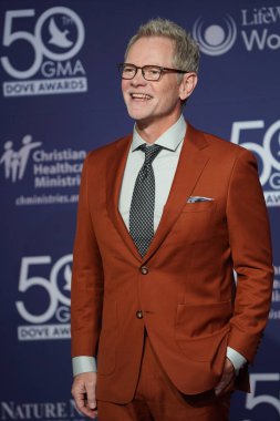 15 Ekim 2019 'da Nashville, Tennessee' deki Linbscome Üniversitesi 'nde verilen 50. GMA Dove Ödülleri sırasında kırmızı halı. 