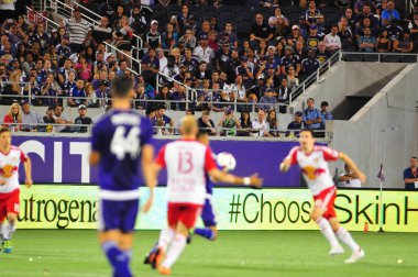 Orlando City SC, 6 Mayıs 2016 'da Orlando Florida' daki Dünya Kampı Stadyumu 'nda New York Red Bulls' a ev sahipliği yaptı..