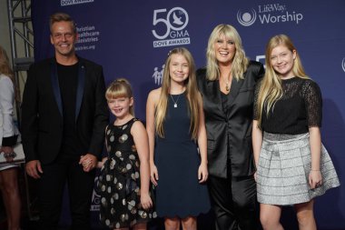 15 Ekim 2019 'da Nashville, Tennessee' deki Linbscome Üniversitesi 'nde verilen 50. GMA Dove Ödülleri sırasında kırmızı halı. 