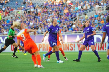 Orlando Pride sunucusu Houston Dash 23 Haziran 2016 'da Orlando Florida' daki Dünya Kampı Stadyumu 'nda..
