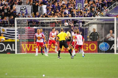 Orlando City SC, 6 Mayıs 2016 'da Orlando Florida' daki Dünya Kampı Stadyumu 'nda New York Red Bulls' a ev sahipliği yaptı..