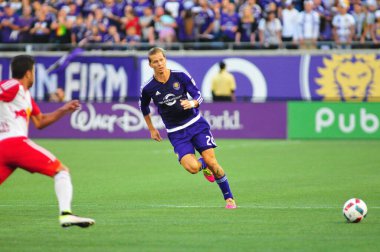 Orlando City SC, 6 Mayıs 2016 'da Orlando Florida' daki Dünya Kampı Stadyumu 'nda New York Red Bulls' a ev sahipliği yaptı..  