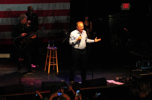 Cantante Jon Bon Jovi Actúa State Street Theater Apoyo Candidatura — Foto de Stock