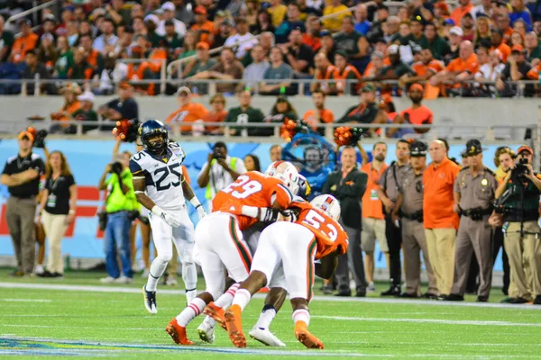 Západní Virginia Mountaineers Čelí Miami Hurricanes Během 71St Russell Bowl — Stock fotografie