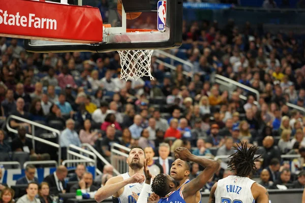 Orlando Magic 27 Aralık 2019 Cuma günü Orlando, Florida 'daki Amway Arena' da Philadelphia 76ers 'a ev sahipliği yapıyor..