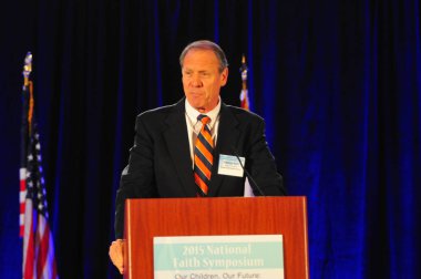 Florida Valisi Rick Scott 13 Ekim 2015 'te Orlando Florida' daki İnanç Sempozyumunda konuşma yapacak.. 