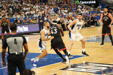 Orlando Magic 19 Nisan 2019 Cuma günü Orlando Florida 'daki Amway Arena' daki NBA Playoff 1 'de Toronto Rapçileri' ne ev sahipliği yapıyor.