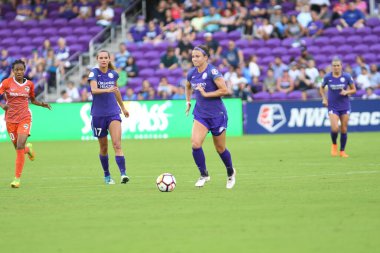 Orlando Pride, 22 Nisan 2018 'de Florida, Orlando' daki Exploria Stadyumu 'nda Houston Dash' e ev sahipliği yaptı..  