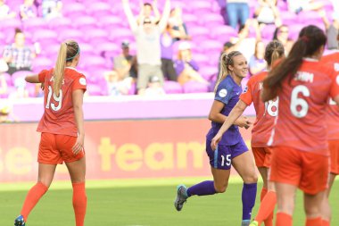 Orlando Pride, 22 Nisan 2018 'de Florida, Orlando' daki Exploria Stadyumu 'nda Houston Dash' e ev sahipliği yaptı..  