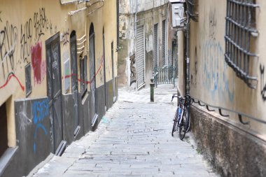 Tipik bir Avrupa sokağı. Güzel ve eski binalar.