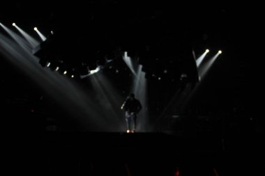 R & B Şarkıcısı Usher 12 Aralık 2014 'te Orlando Florida' daki Amway Center 'da sahne alacak..  