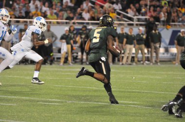 Kuzey Carolina 29 Aralık 2015 tarihinde Orlando Florida 'daki Kamp Dünya Stadyumu' nda oynanan Russell Atletizm Kupası 'nda Baylor ile karşılaşacak..