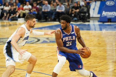 Orlando Magic 27 Aralık 2019 Cuma günü Orlando, Florida 'daki Amway Arena' da Philadelphia 76ers 'a ev sahipliği yapıyor..