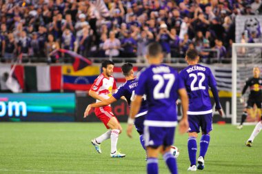 Orlando City SC, 6 Mayıs 2016 'da Orlando Florida' daki Dünya Kampı Stadyumu 'nda New York Red Bulls' a ev sahipliği yaptı..  