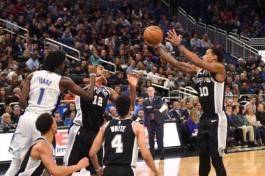 Orlando Magic, 19 Aralık 2018 tarihinde Orlando Florida 'daki Amway Center' da San Antonio Spurs 'a ev sahipliği yapmaktadır.