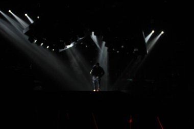 R & B Şarkıcısı Usher 12 Aralık 2014 'te Orlando Florida' daki Amway Center 'da sahne alacak..  