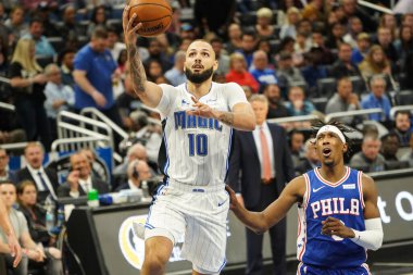 Orlando Magic 27 Aralık 2019 Cuma günü Orlando, Florida 'daki Amway Arena' da Philadelphia 76ers 'a ev sahipliği yapıyor..
