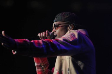 R & B Şarkıcısı Usher 12 Aralık 2014 'te Orlando Florida' daki Amway Center 'da sahne alacak..  