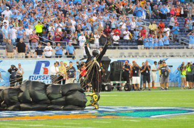 Kuzey Carolina 29 Aralık 2015 tarihinde Orlando Florida 'daki Kamp Dünya Stadyumu' nda oynanan Russell Atletizm Kupası 'nda Baylor ile karşılaşacak.. 