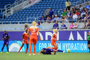 Orlando Pride sunucusu Houston Dash 23 Haziran 2016 'da Orlando Florida' daki Dünya Kampı Stadyumu 'nda..