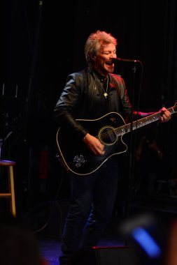 Şarkıcı Jon Bon Jovi, 5 Kasım 2016 'da St. Petersburg Florida' da Devlet Street Theater in Support of HIllary Clinton 'ın Başkan İhalesi' nde sahne alıyor.