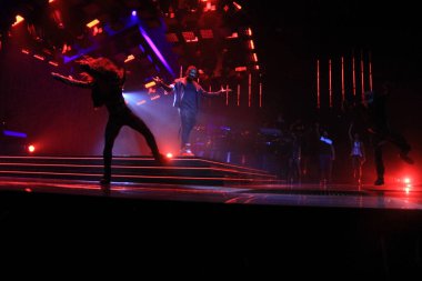 R & B Şarkıcısı Usher 12 Aralık 2014 'te Orlando Florida' daki Amway Center 'da sahne alacak..  