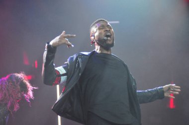 R & B Şarkıcısı Usher 12 Aralık 2014 'te Orlando Florida' daki Amway Center 'da sahne alacak..  