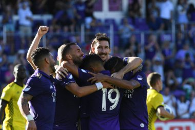 Orlando Magic oyuncusu Fournier, 25 Ekim 2018 tarihinde Orlando Florida 'daki Amway Center' da spor ceketlilere karşı gol atmaya çalıştı..  