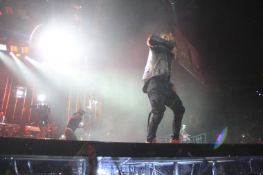 R & B Şarkıcısı Usher 12 Aralık 2015 'te Orlando Florida' daki Amway Center 'da sahne alacak..