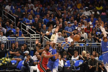 Orlando Magic 17 Ekim 2018 'de Orlando Florida' daki Amway Center 'da Miami Heat' i sunar..