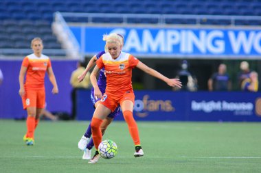 Orlando Pride sunucusu Houston Dash 23 Haziran 2016 'da Orlando Florida' daki Dünya Kampı Stadyumu 'nda..