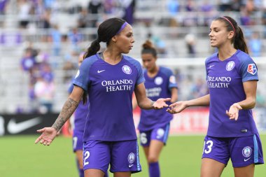 Orlando Pride, 22 Nisan 2018 'de Florida, Orlando' daki Exploria Stadyumu 'nda Houston Dash' e ev sahipliği yaptı.. 