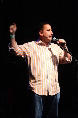 Şarkıcı Jon Bon Jovi, 5 Kasım 2016 'da St. Petersburg Florida' da Devlet Street Theater in Support of HIllary Clinton 'ın Başkan İhalesi' nde sahne alıyor.