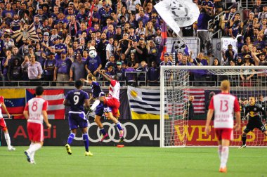 Orlando City SC, 6 Mayıs 2016 'da Orlando Florida' daki Dünya Kampı Stadyumu 'nda New York Red Bulls' a ev sahipliği yaptı..