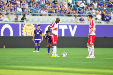 Orlando City SC, 6 Mayıs 2016 'da Orlando Florida' daki Dünya Kampı Stadyumu 'nda New York Red Bulls' a ev sahipliği yaptı..  