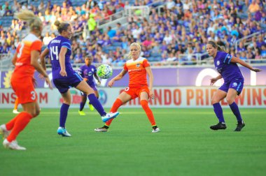Orlando Pride sunucusu Houston Dash 23 Haziran 2016 'da Orlando Florida' daki Dünya Kampı Stadyumu 'nda..