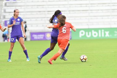 Orlando Pride, 22 Nisan 2018 'de Florida, Orlando' daki Exploria Stadyumu 'nda Houston Dash' e ev sahipliği yaptı.. 